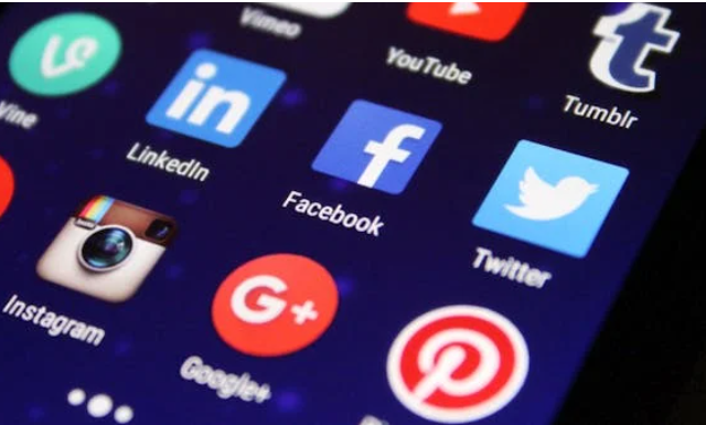 📱🌐 Connect & Celebrate: Happy Social Media Day!